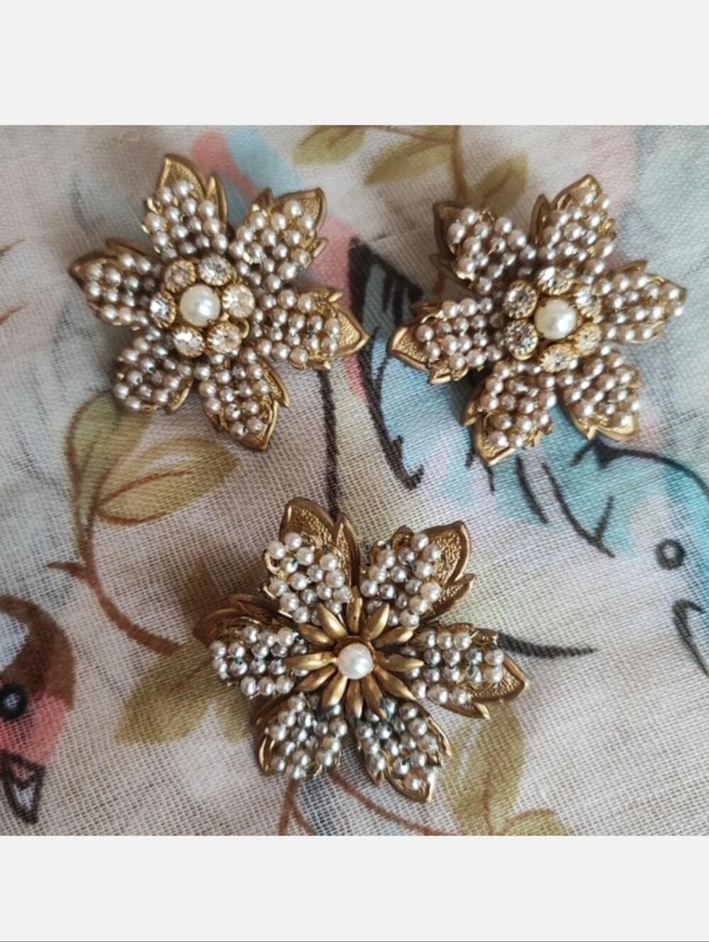 JANNY Vintage Wired Pearls Demi Parure Golden Faux Pearls Clip Earrings & Brooch
